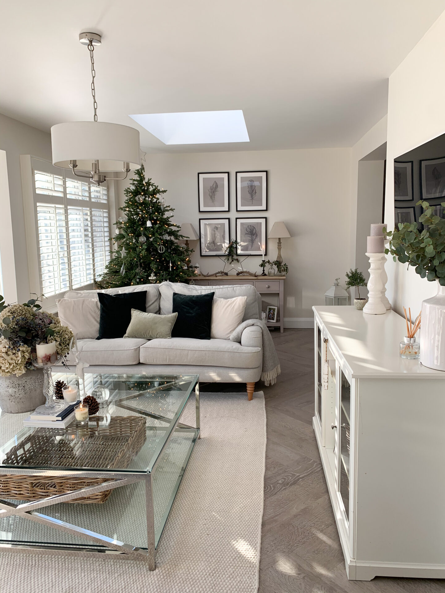 A Christmas Home Tour & Gift Guide