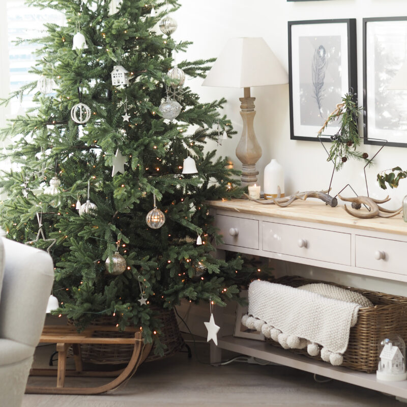 A Christmas Home Tour & Gift Guide – The Home That Made Me